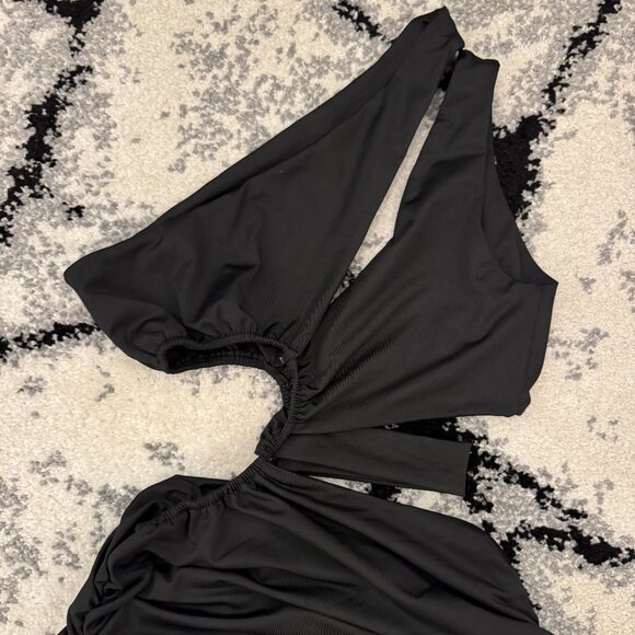New Chic Black Cut-Out Mini Dress – Sexy & Elegant ✨ - Picture 2 of 3